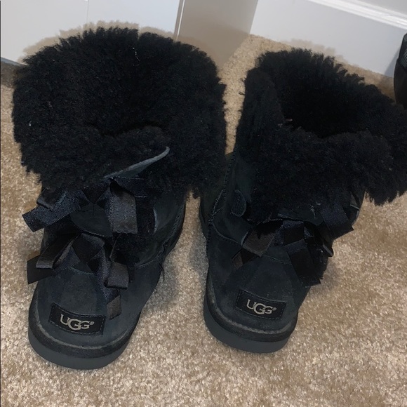 UGG Shoes - back uggs🖤. (accepting offers)